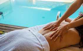 Massageanwendungen sind vor Ort buchbar - Foto: Stylianos Papardelas